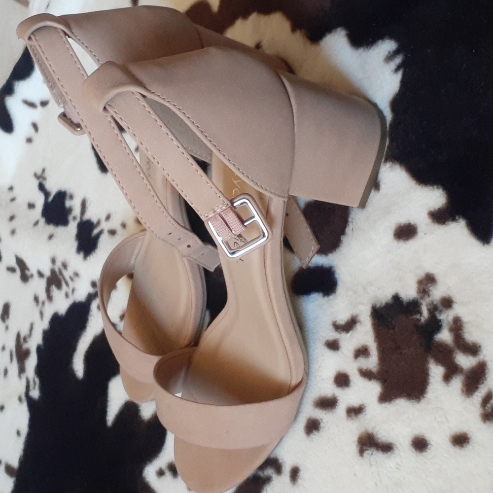 Shoes - Picture 2 of 3
